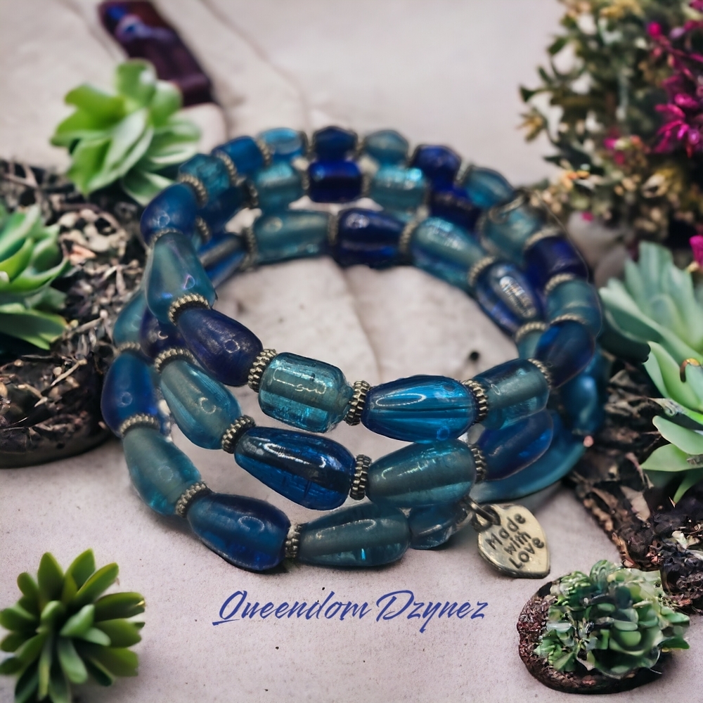 Blue glass bead bracelet
